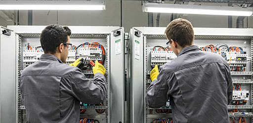 Tablero eléctrico de misión crítica con sistemas de redundancia y UPS